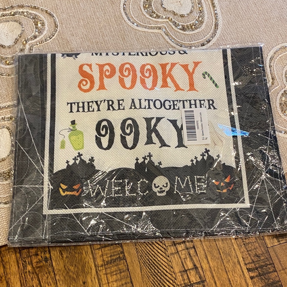 Halloween Welcome Flag - Picture 8 of 8